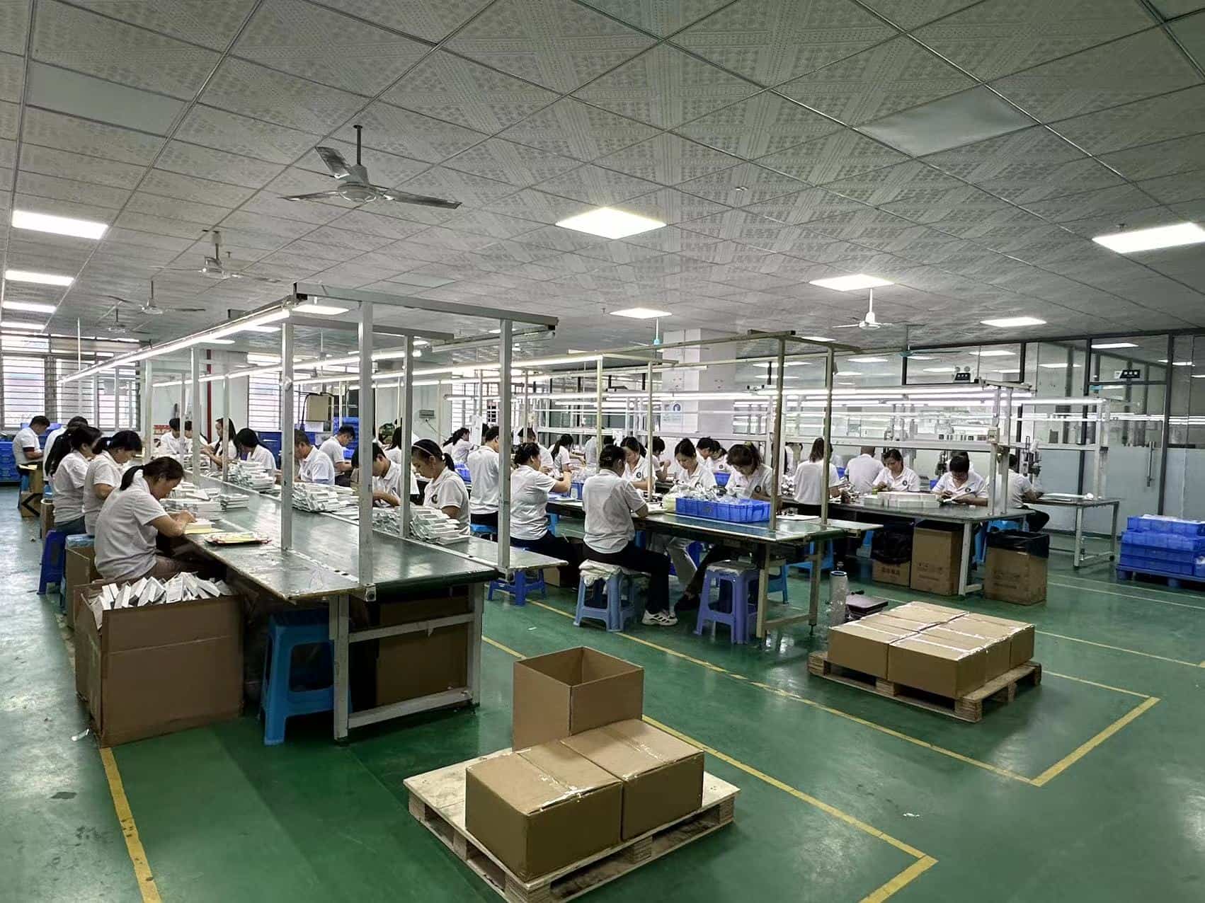 Packaging inspection and quality-control workshop for SMOHABIT products